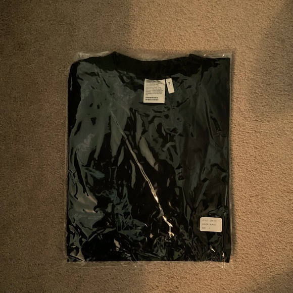 Black tee - Picture 1 of 3